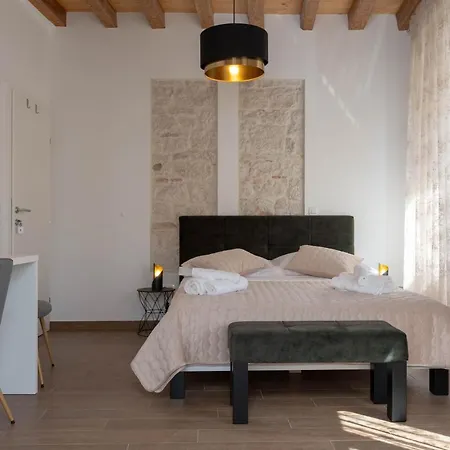 Luxury Rustic Chic Split