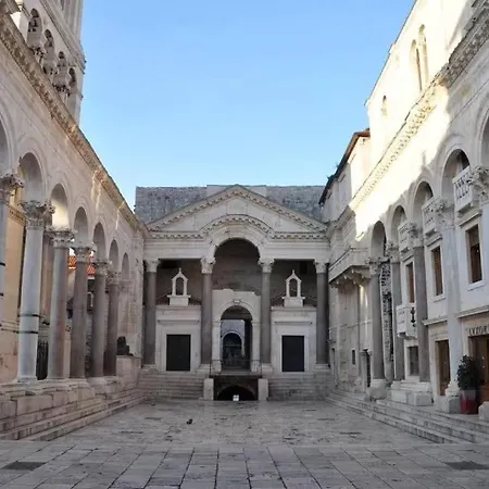 Luxury Rustic Chic 4* Split