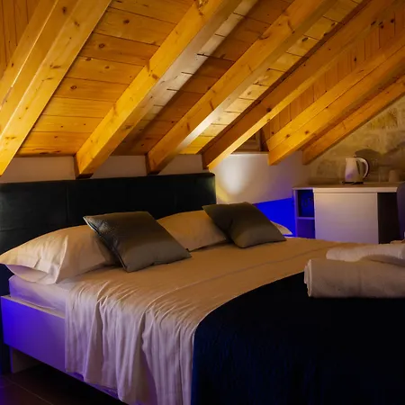 Luxury Rustic Chic Split