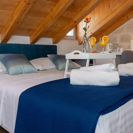 Luxury Rustic Chic Split