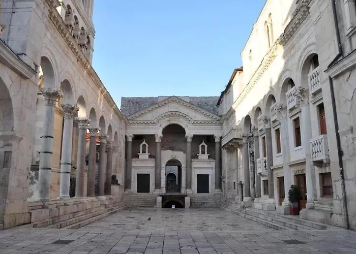 Luxury Rustic Chic 4* Split